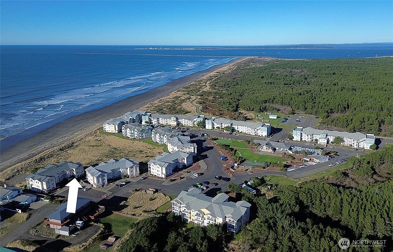 3rd image of 1600 W Ocean Avenue #124