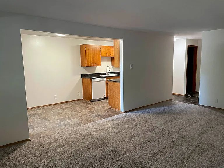 Lewison Place Apartments — Photo 19