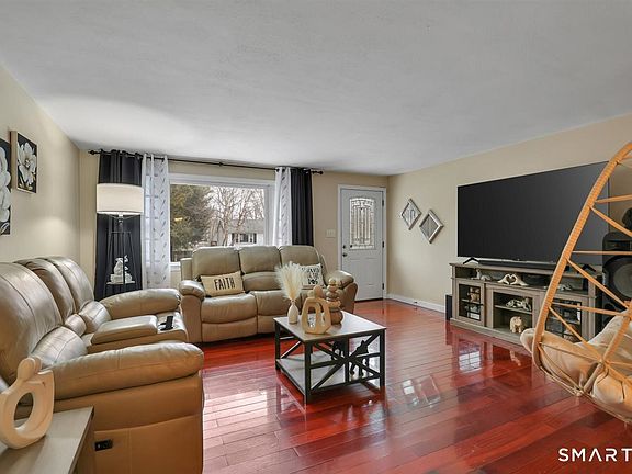 4th image of 229 Woodhouse Avenue