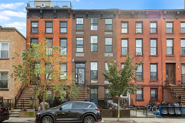 Rented by Safdie Realty Group | media 27