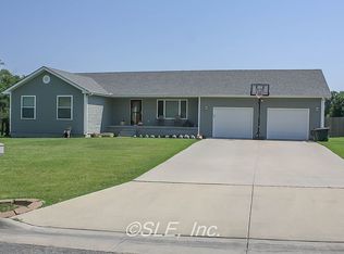 605 W 10th St, Pratt, KS 67124