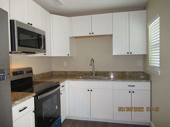3rd image of 324 Hilltop Dr