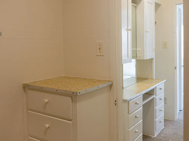 52 W Center St #B — Photo 10