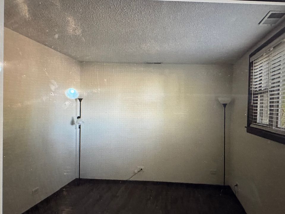 Second Bedroom
(New Carpet will be installed)