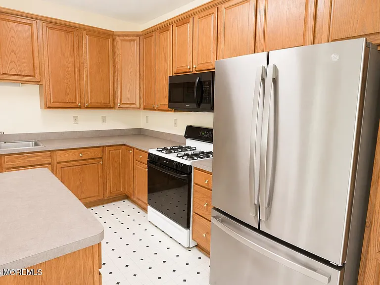 526 Saint Andrews Pl — Photo 15