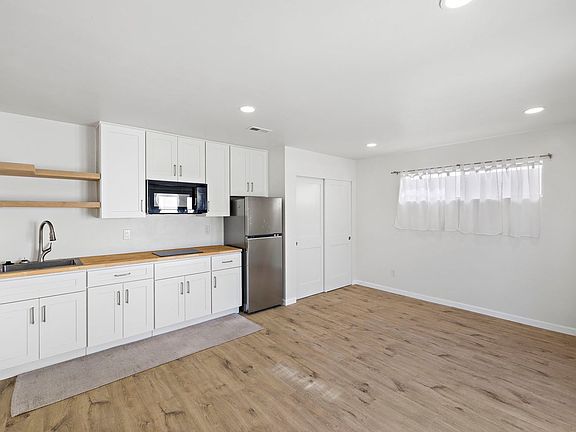 4th image of 118 Avenida Santa Margarita #B