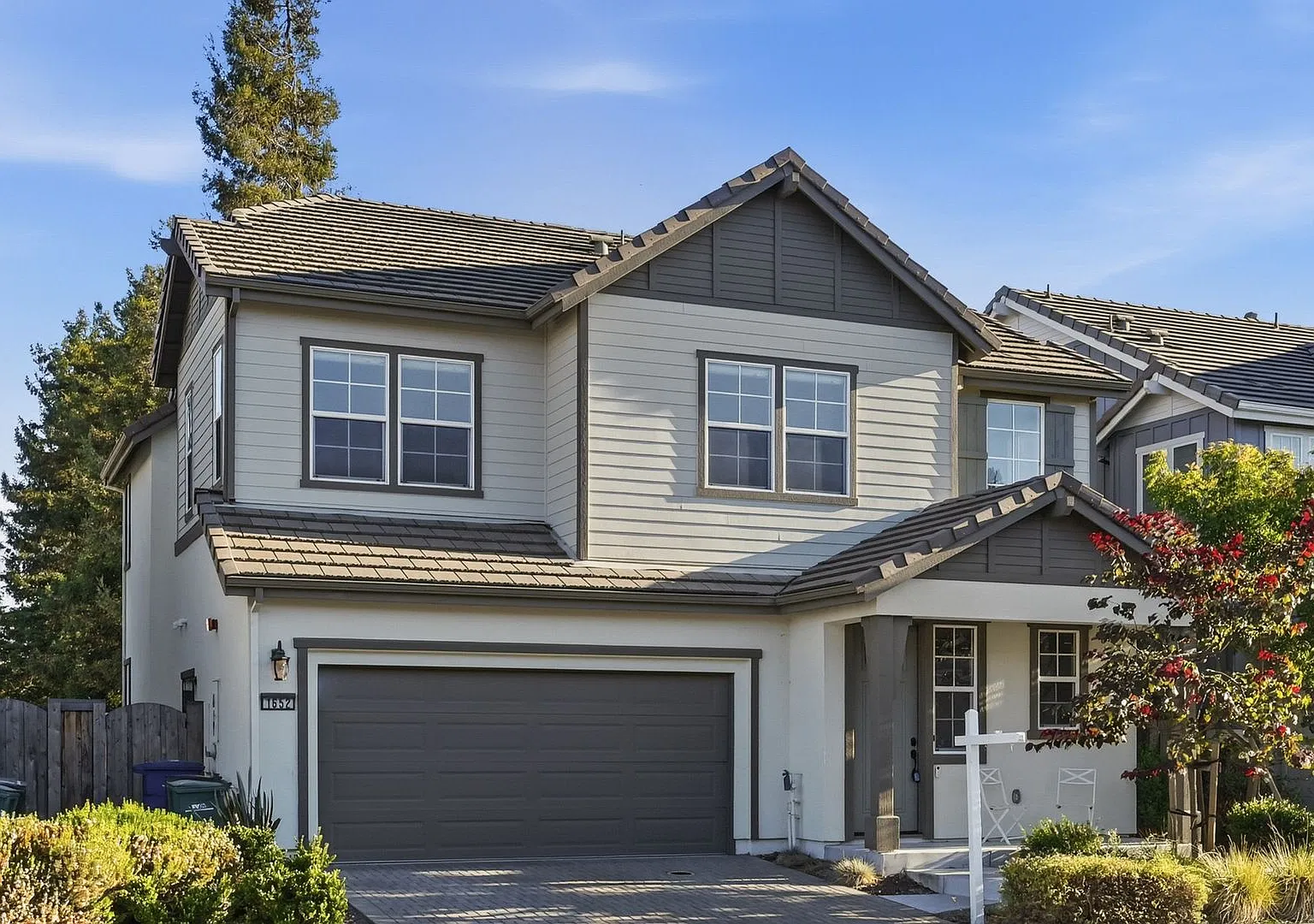 Stunning 4 Bed #.5 Bath In Hayward — Photo 1
