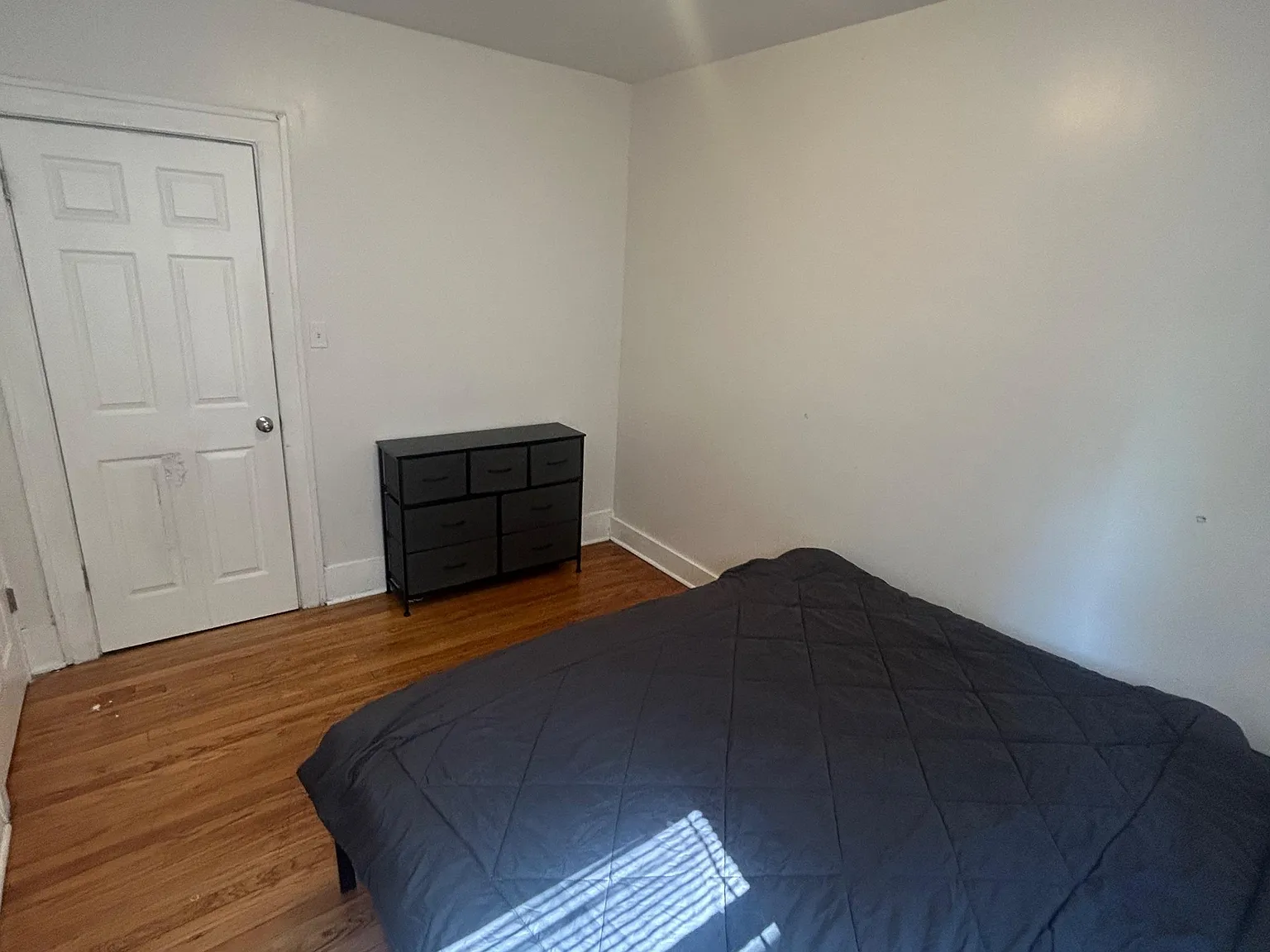 2 bed, 1.0 bath, 1046 sqft, $979 — Photo 2