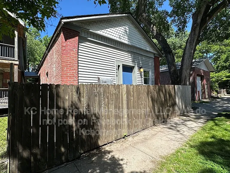 1648 Jefferson St — Photo 2