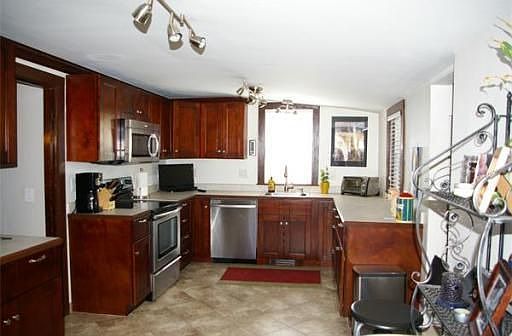 3rd image of 354 Pine St