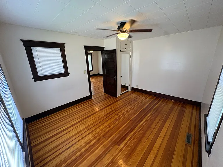 2209 Hawthorne Ave — Photo 17