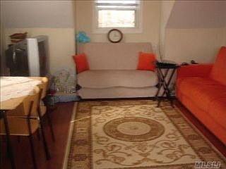4th image of 32 Whitman Ave
