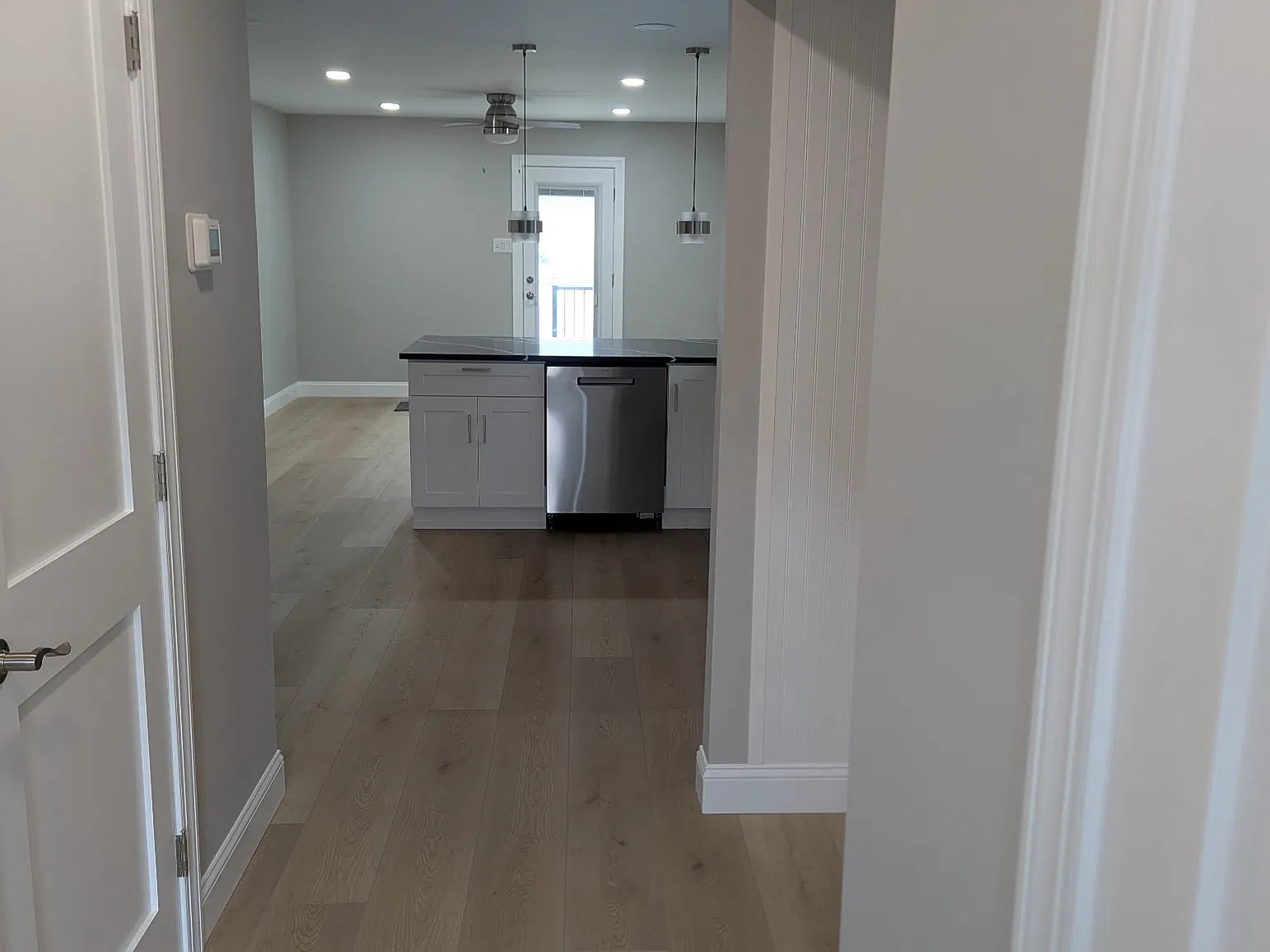 2 bed, 1.5 bath, 1100 sqft, $2,000 — Photo 3