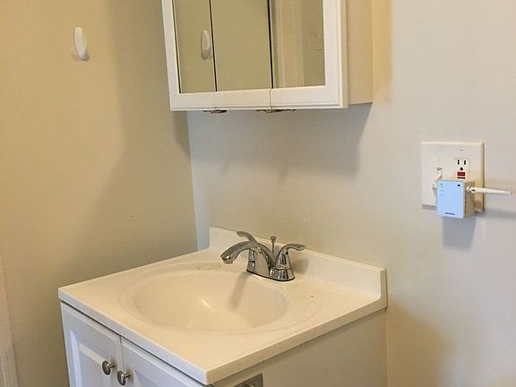 4th image of 655 Whitney Ave #3