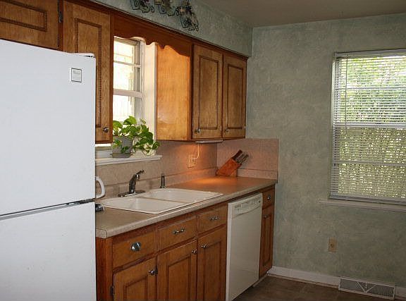 5th image of 2214 Buehrle Dr