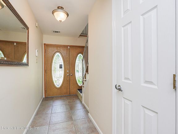 5th image of 57 Dawson Cir