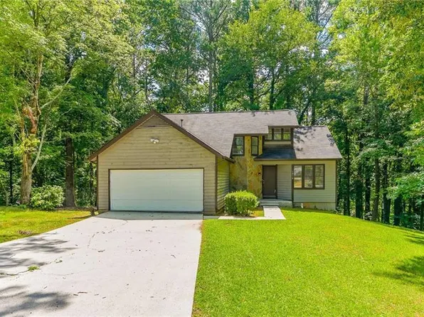 1070 Chapman Ln, Stone Mountain, GA 30088
