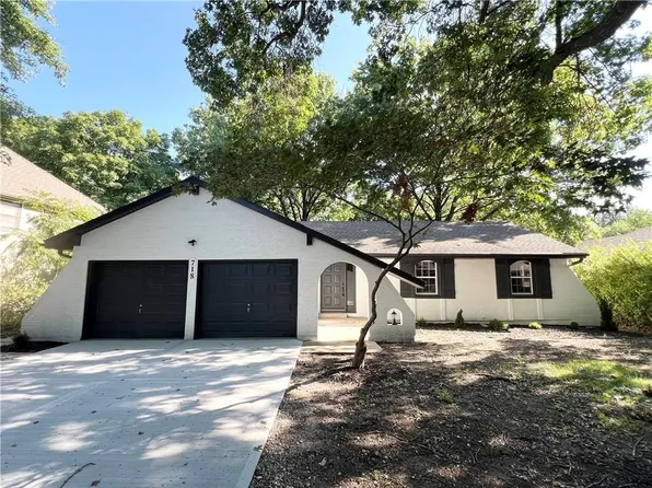 718 NE Mulberry St, Lees Summit, MO 64086