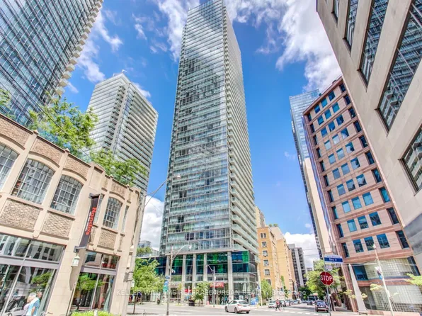 38 Grenville St, Toronto, ON