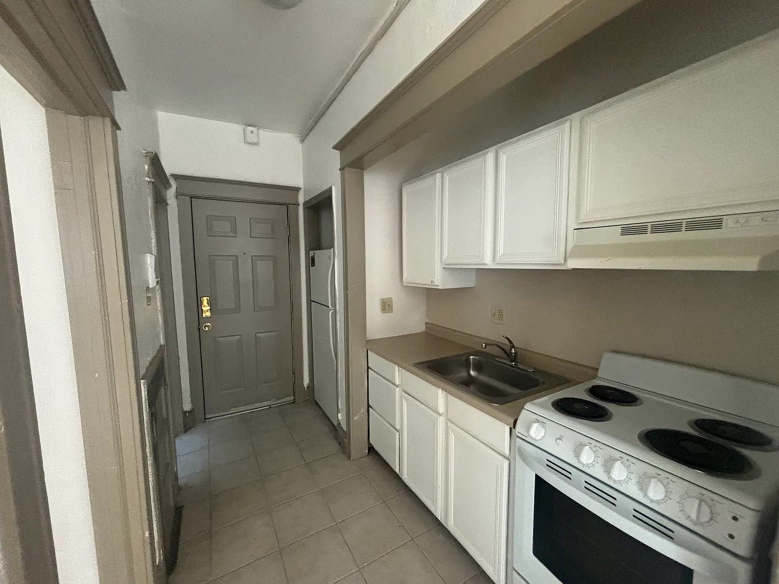 Studio, 400 sqft, $895 — Photo 4