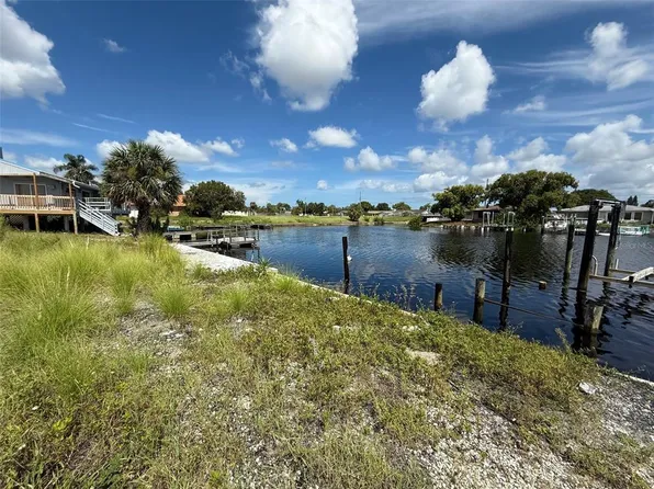 5251 Boardwalk St #5, Holiday, FL 34690