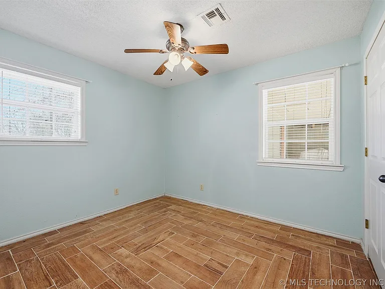 805 Harkey St — Photo 22