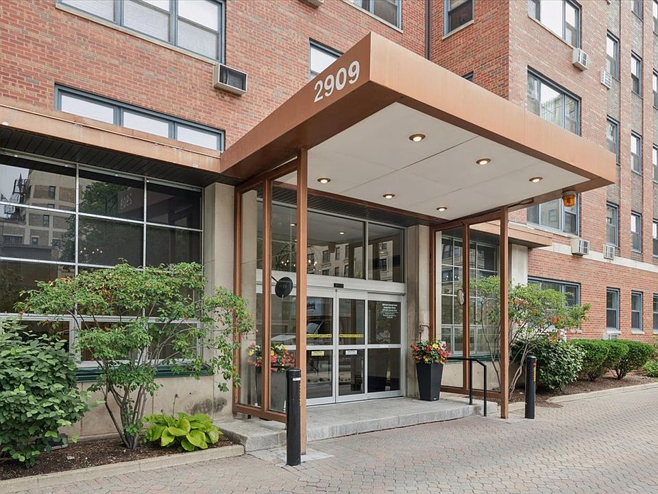 1st image of 2909 N Sheridan Rd APT 1310