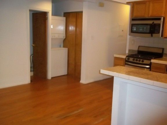 3rd image of 401 Sackett St APT 1