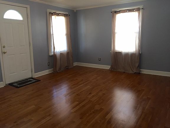 4th image of 319 W Willow St