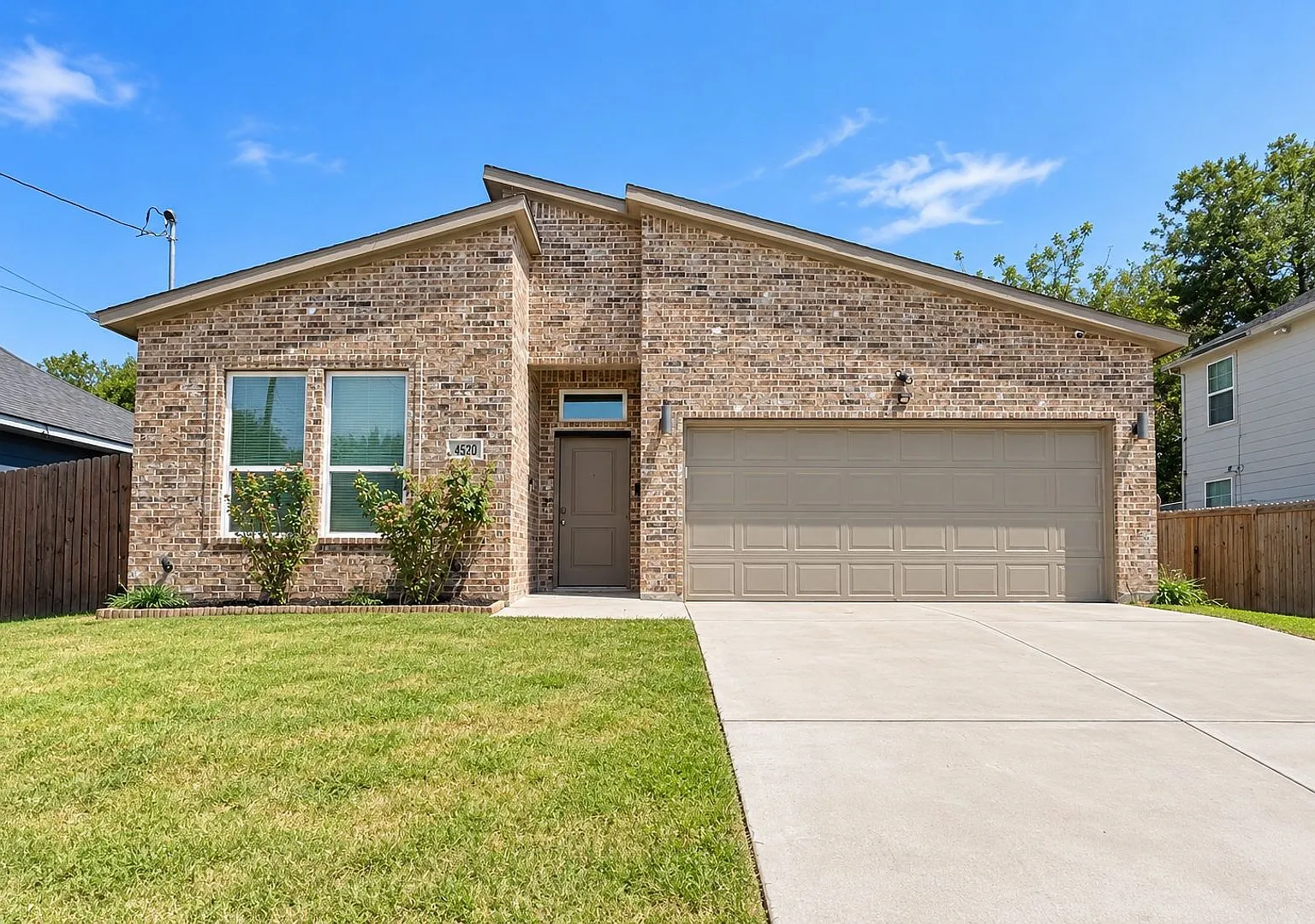 Gorgeous 4-Bedroom House for rent in Dallas — Photo 1