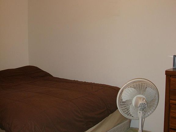 3rd image of 835 W Grand Ave #2