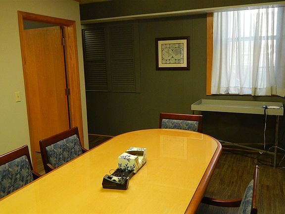 4th image of 210 N Iowa St #1