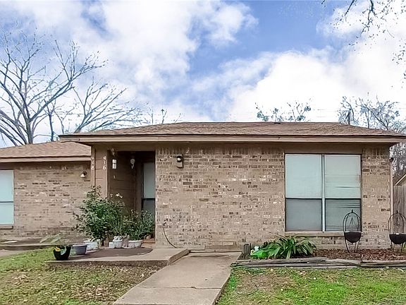 2nd image of 416 Manuel Dr