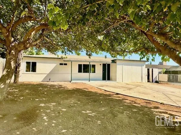 1017 Meadows St, Bakersfield, CA 93306