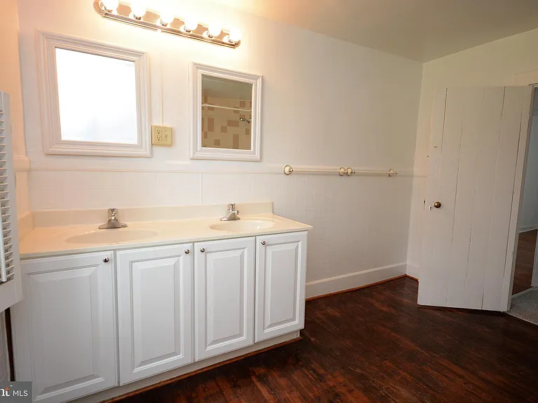 12108 Auburn Rd — Photo 23