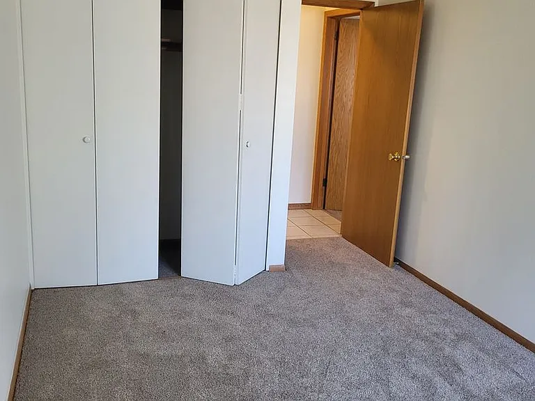 Midvale Heights Apartments — Photo 15