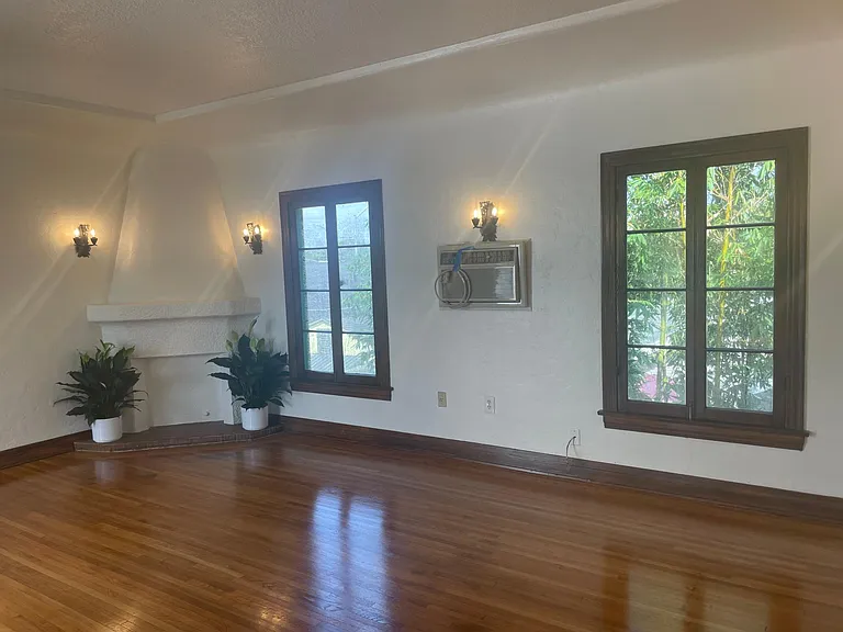 672 Euclid Ave #1/2 — Photo 7