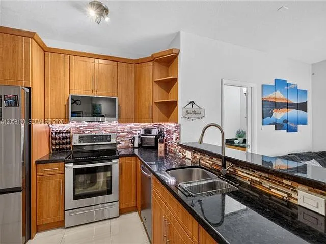 17030 SW 36th Ct — Photo 5