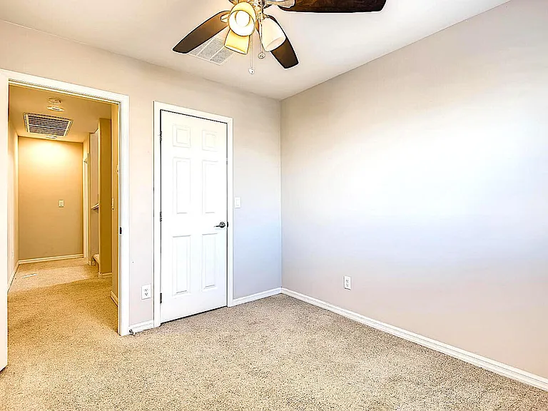 8117 Ancient Oaks Ave — Photo 20