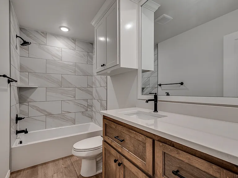 3233 Alameda St — Photo 11