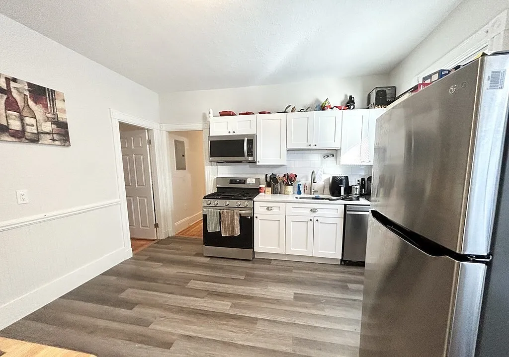 4 bed, 1100 sqft, $3,800 — Photo 3