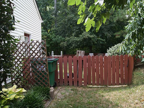 4th image of 3136 Maplewood Pl