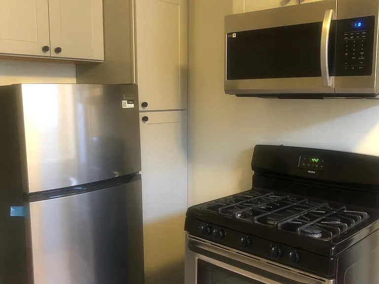 657 N Harper Ave — Photo 6