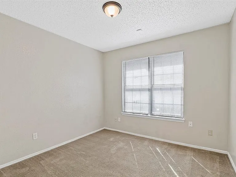 10311 Tamworth Dr — Photo 33