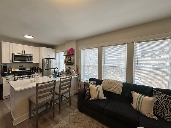 2nd image of 2059 W Summerdale Ave APT 1