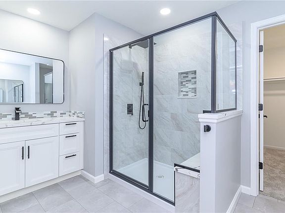 4th image of 15512 W 123rd Ter