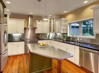 9650 NE Pine St, Bainbridge Island, WA 98110