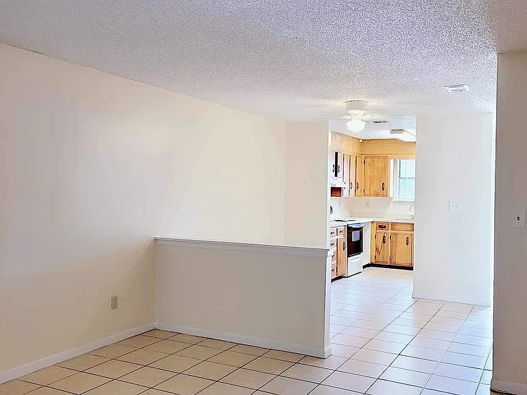 539B S 61st Ave — Photo 3