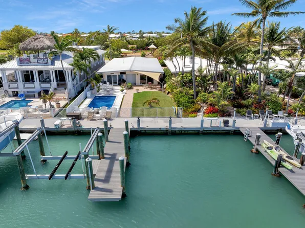 70 7th St, Key Colony Beach, FL 33051