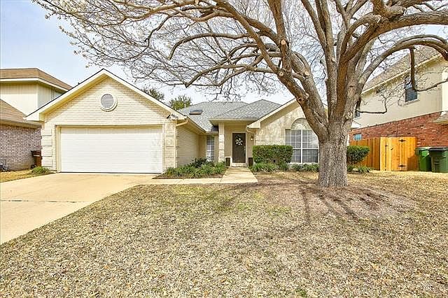 1st image of 4805 Thorntree Dr